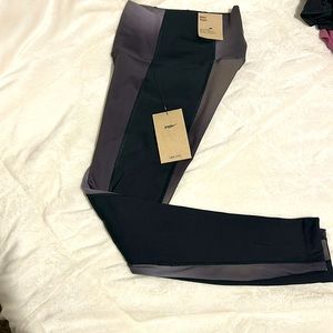 NIke Xs yoga pants